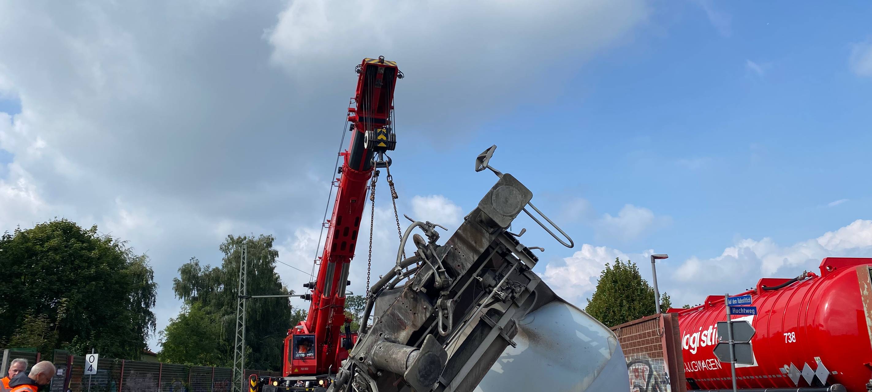 In Geseke laufen die Aufräumarbeiten nach dem tragischen Zugunglück.