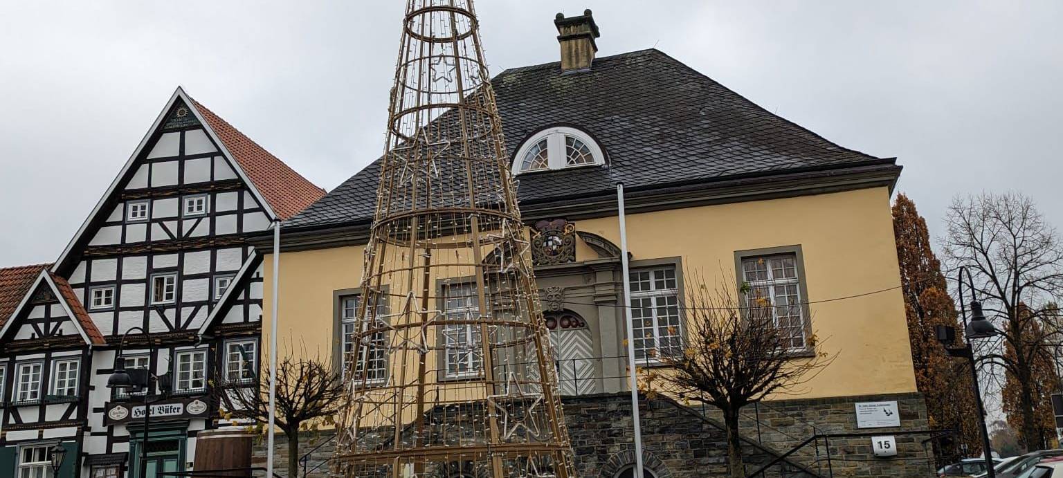 Erwitte hat dieses Jahr einen künstlichen Weihnachtsbaum
