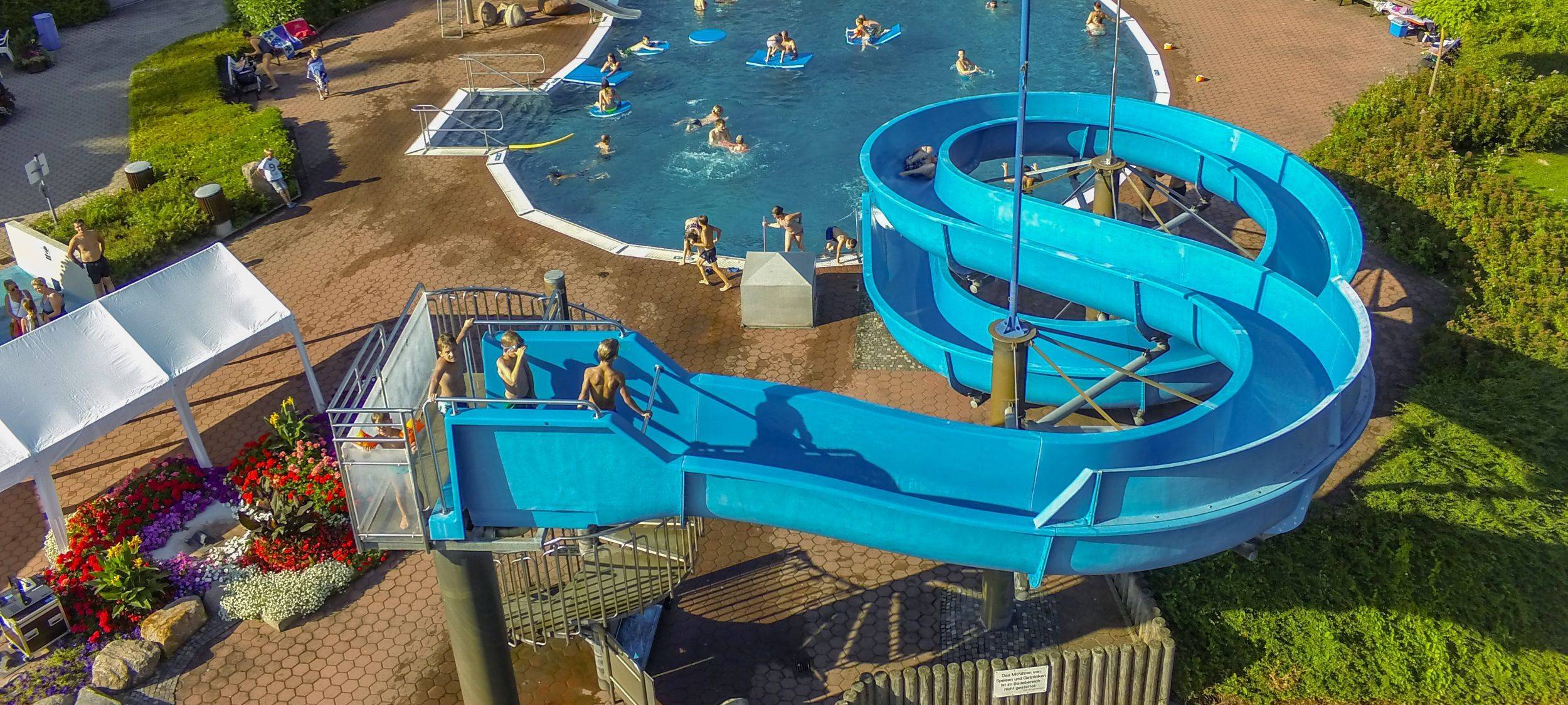 "Oben ohne" im Freibad?