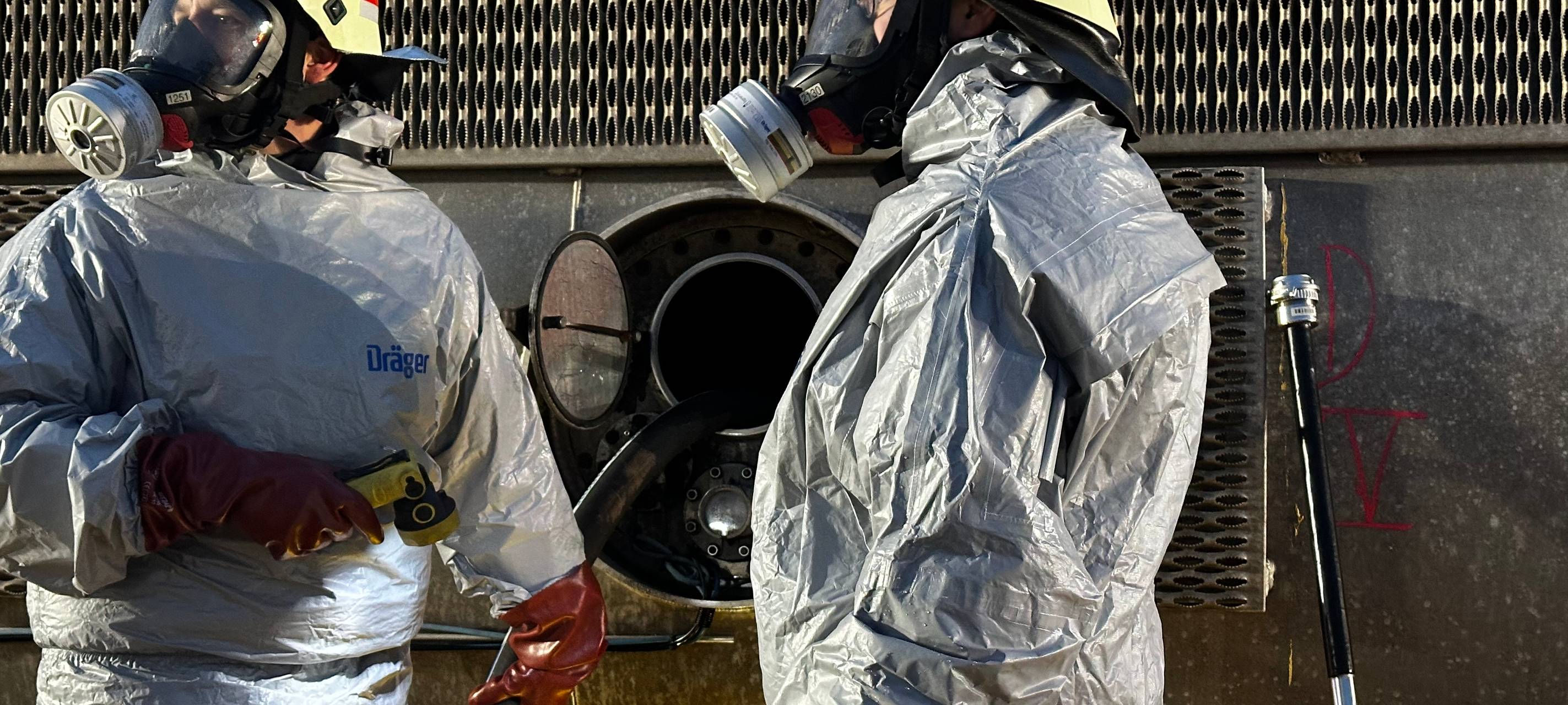 Tanklaster verunfallt auf A44 bei Soest.