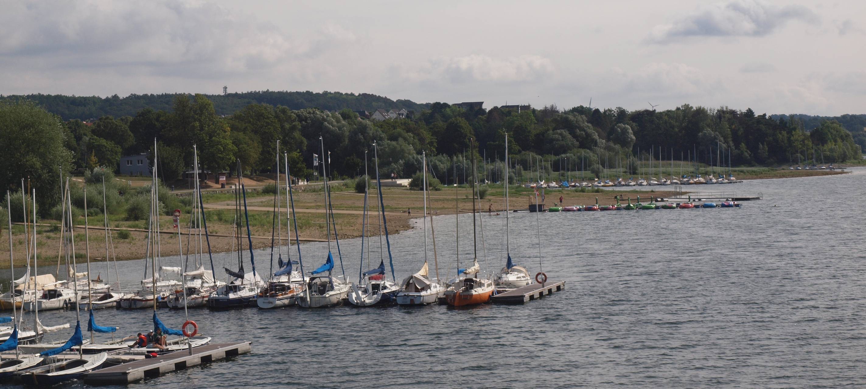 Segelboote am Möhnesee.