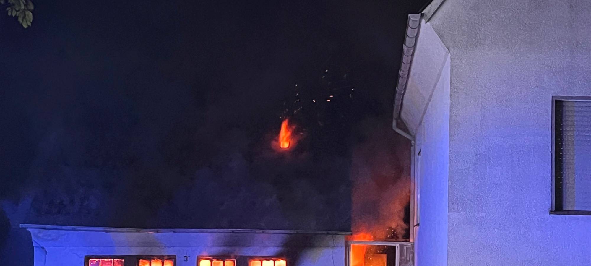 In Möhnesee-Brüllingsen ist ein Schuppen in Brand geraten.