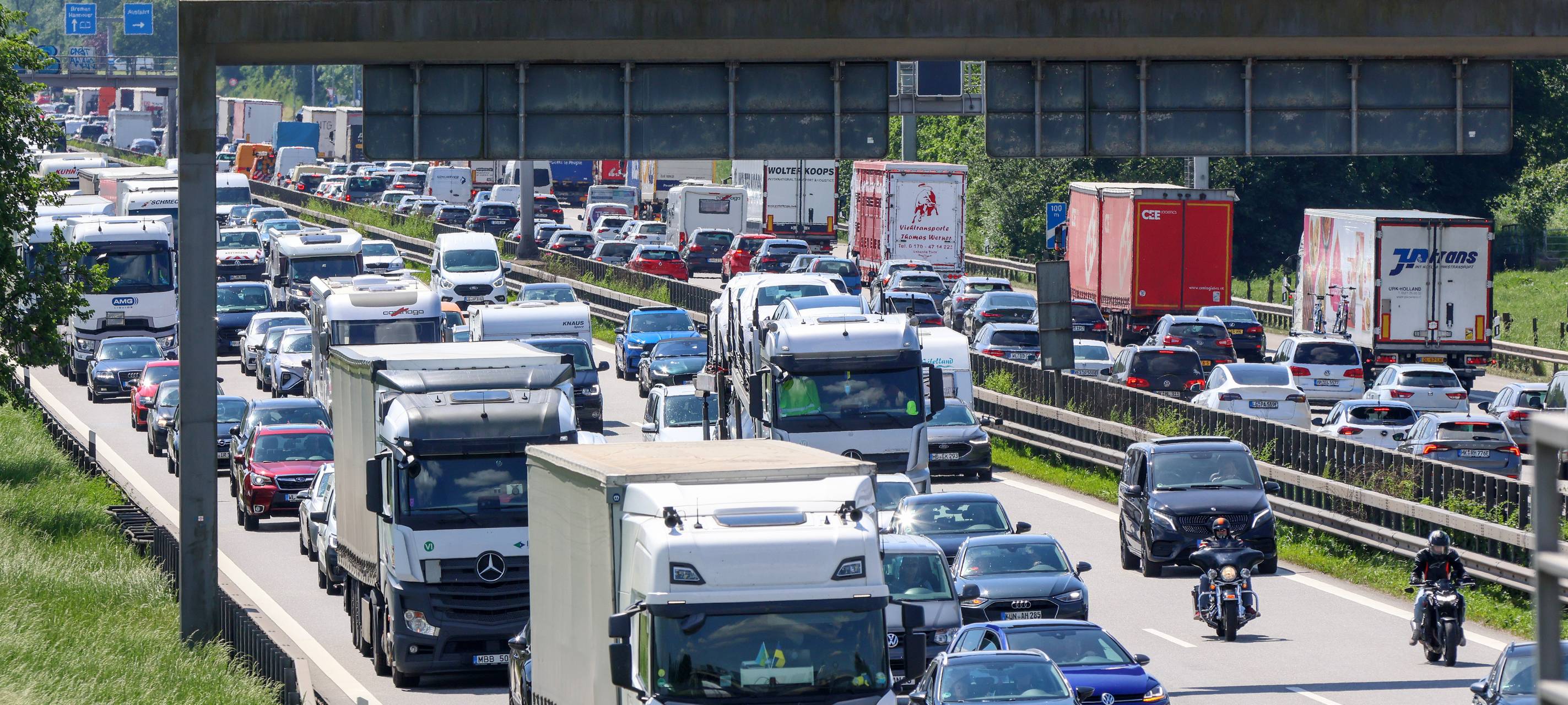 Sommerferien: Viel Stau und Sperrungen auf Bahn und Schiene in NRW