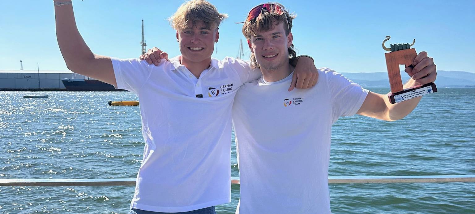Conrad Jacobs aus Werl-Mawicke (links) und Simon Heindl holten den U21-Weltmeistertitel in der 49er-Bootsklasse.