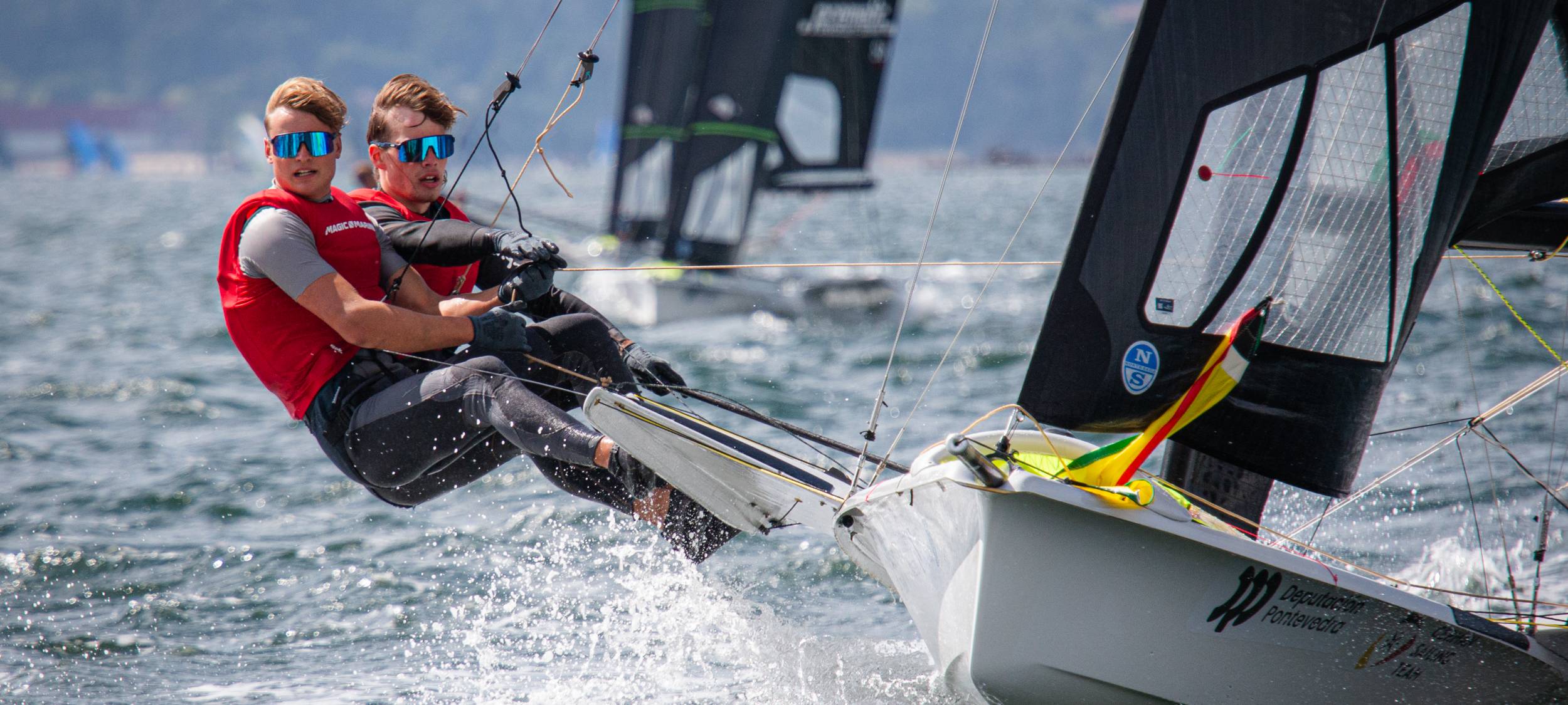 Nachwuchssegler Conrad Jacobs aus Werl-Mawicke mit seinem Mitstreiter Simon Heindl bei der Junioren-WM in Spanien.