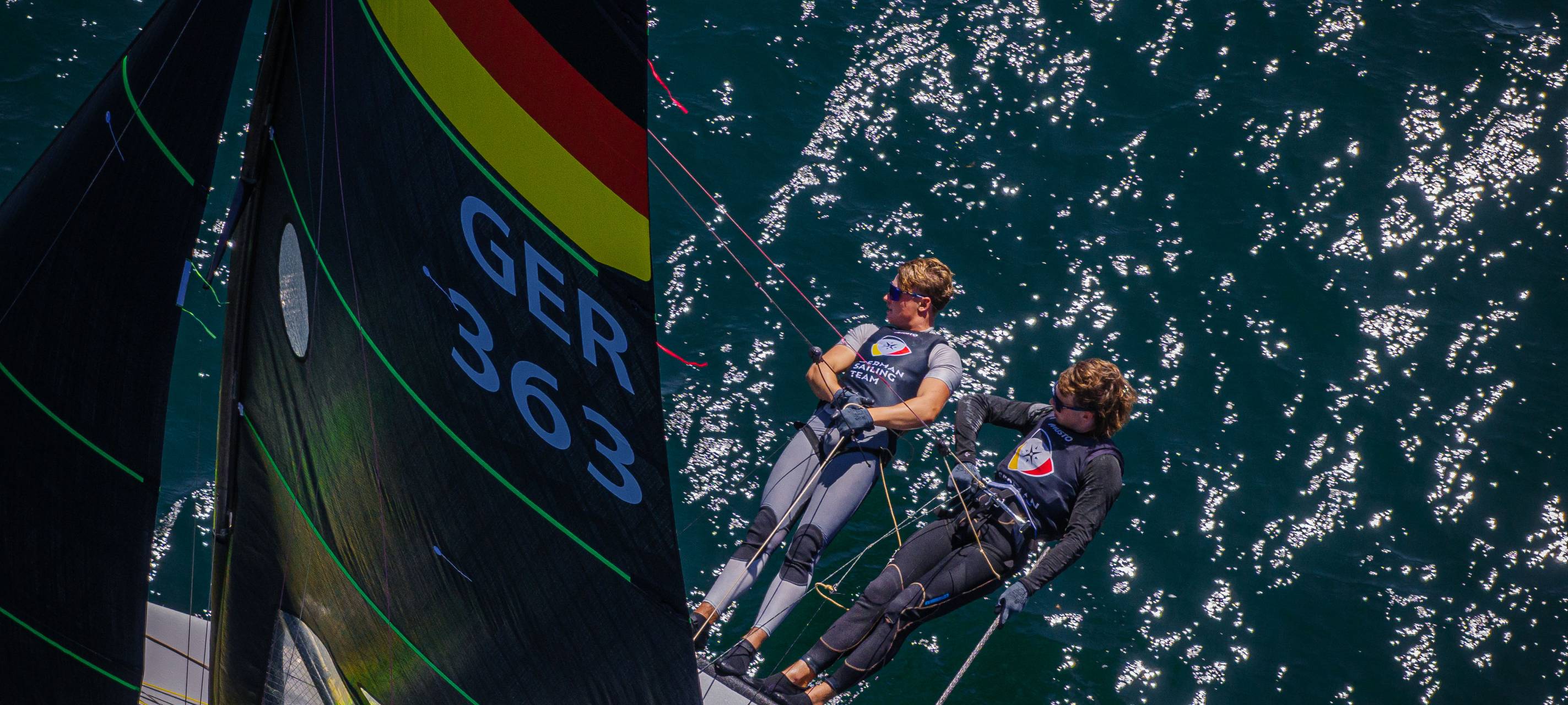Nachwuchssegler Conrad Jacobs aus Werl-Mawicke mit seinem Mitstreiter Simon Heindl bei der Junioren-WM in Spanien.