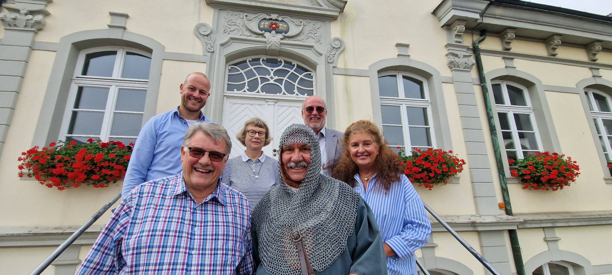 Josef Vossebürger tritt ab Januar in die Fußstapfen von Bernhard Bartscher als Graf Bernhard.