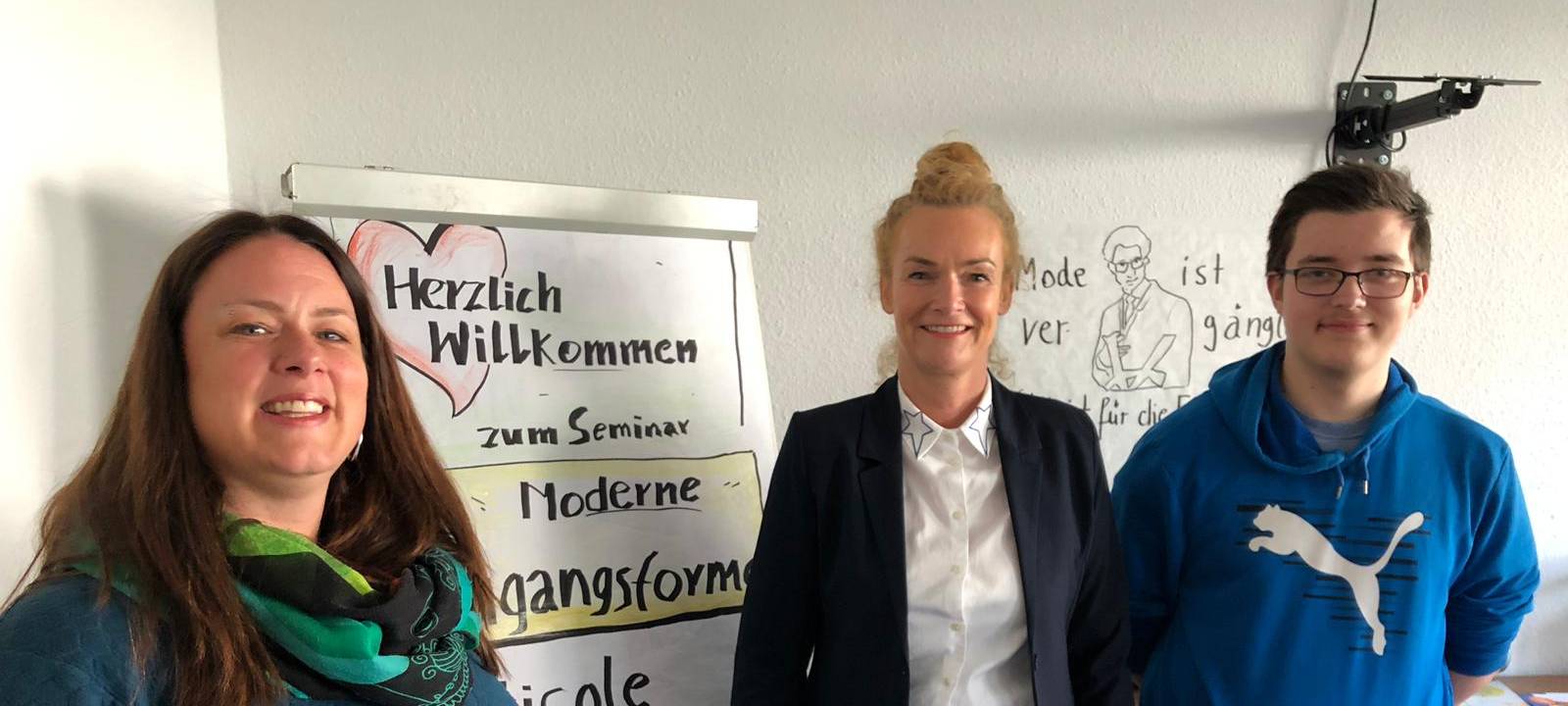 Bietet mit ihrem Team "Benimm"-Kurse an: Nicole Schlepphorst (2.v.L.).