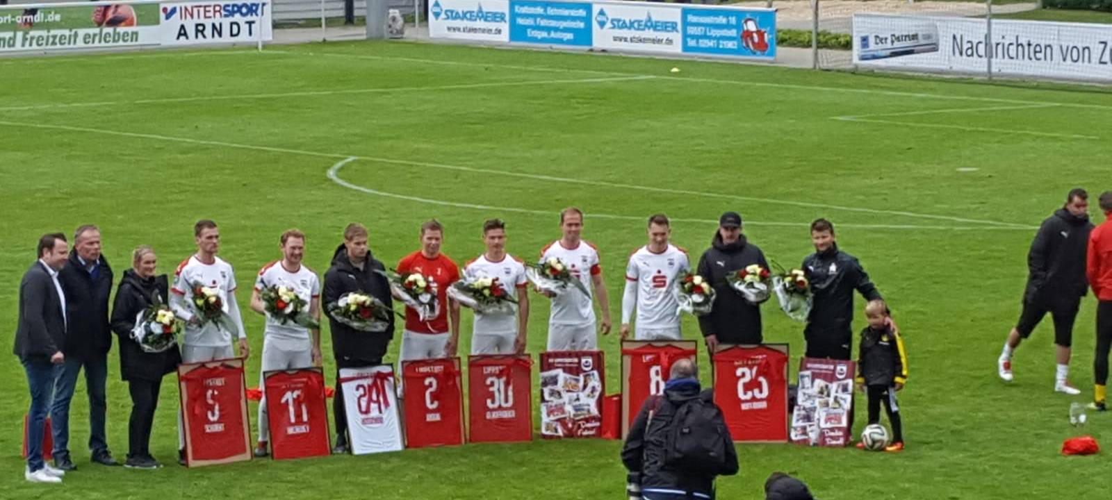 Die Mannschaft hat ihren Klassenerhalt gefeiert.