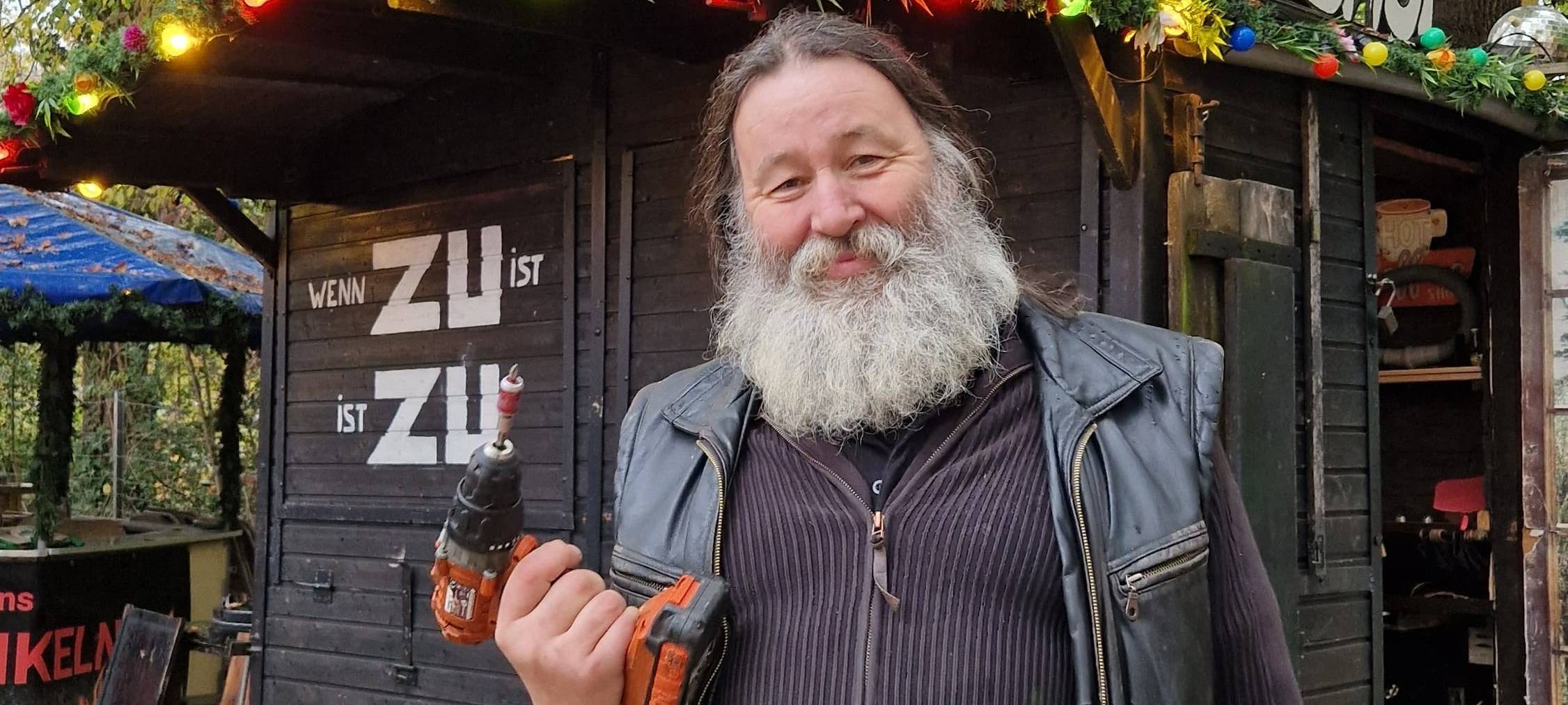 Leo aus Holland kommt mit seiner Bude schon seit sieben Jahren nach Bad Sassendorf zum Weihnachtsmarkt.