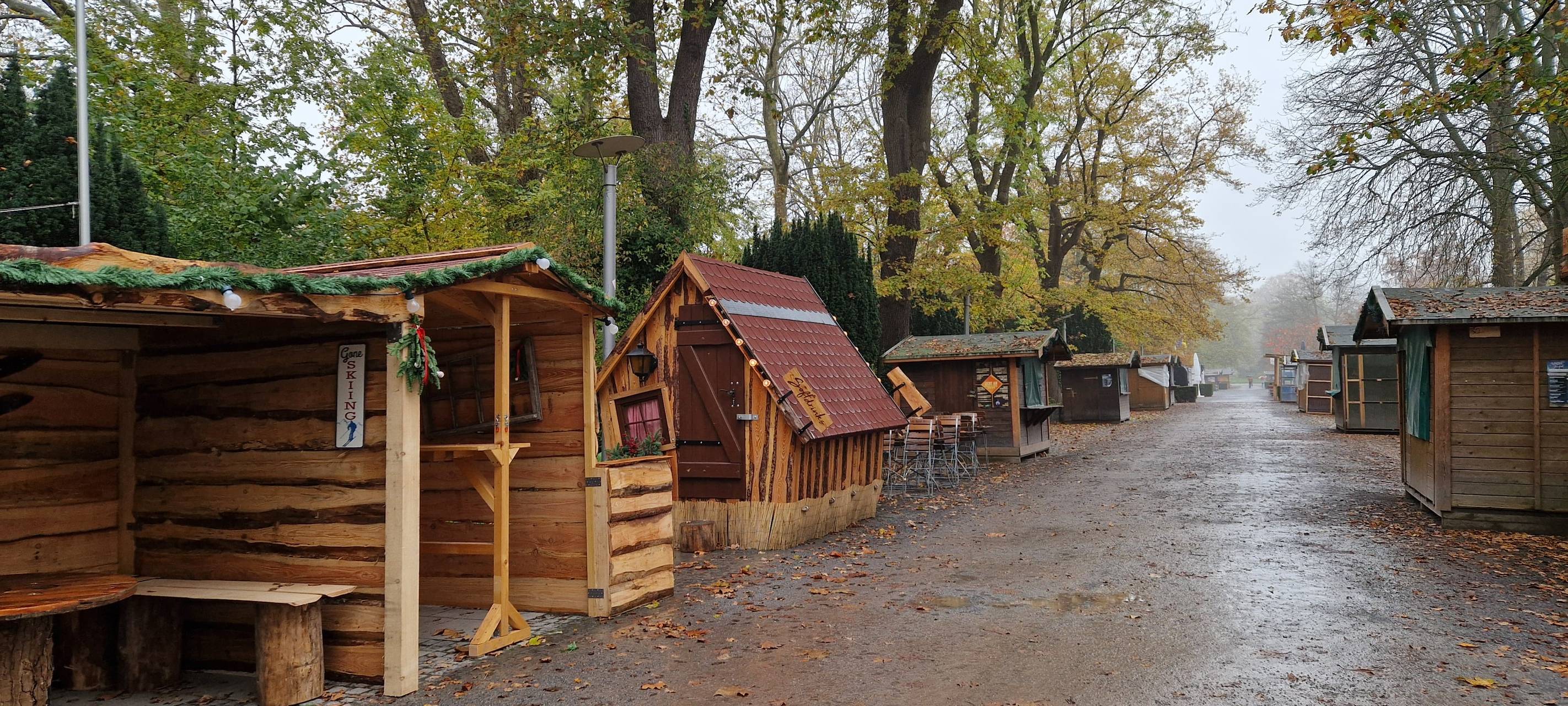 Aufbau des Weihnachtsmarktes in Bad Sassendorf.
