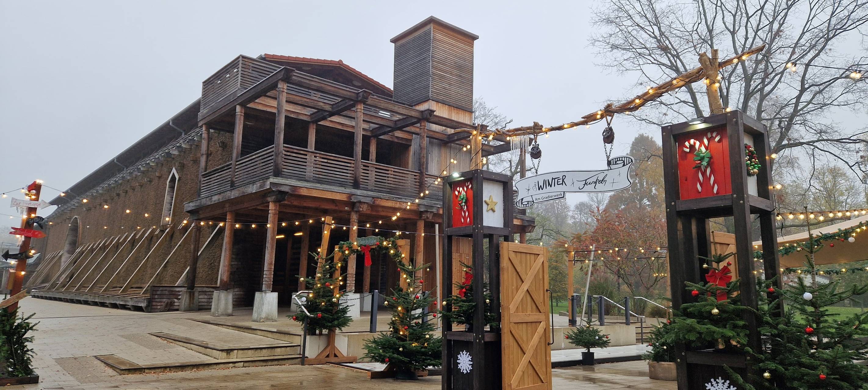Aufbau des Weihnachtsmarktes in Bad Sassendorf.