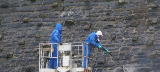 Auch vor einiger Zeit wurde die Staumauer gereinigt.