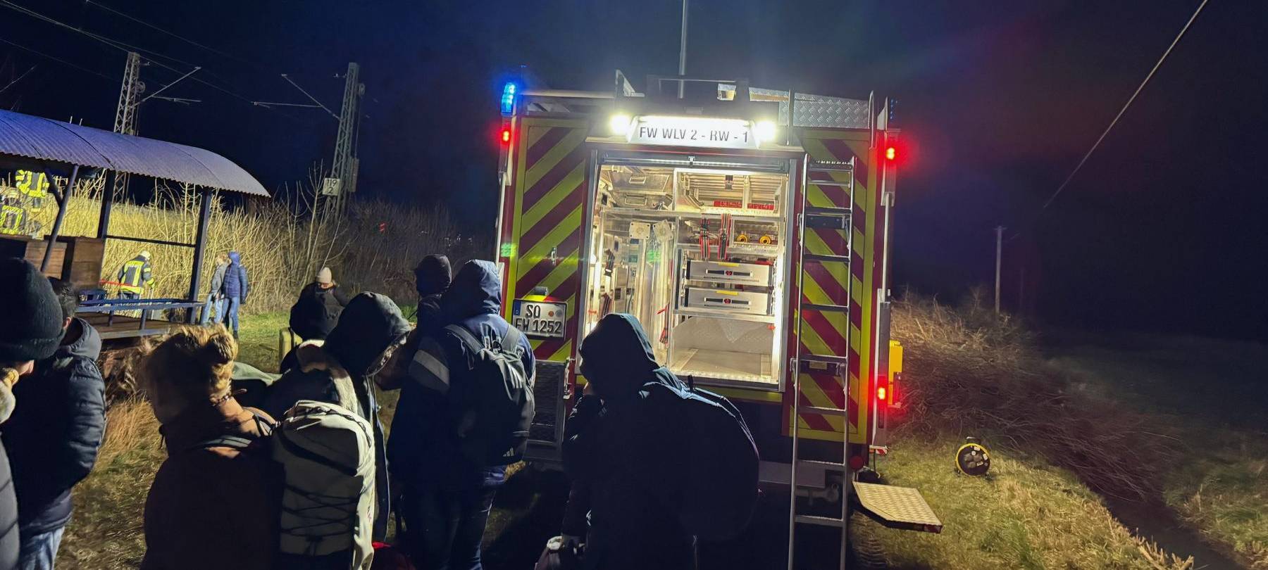 Hunderte Leute müssen aus Zug in Welver evakuiert werden