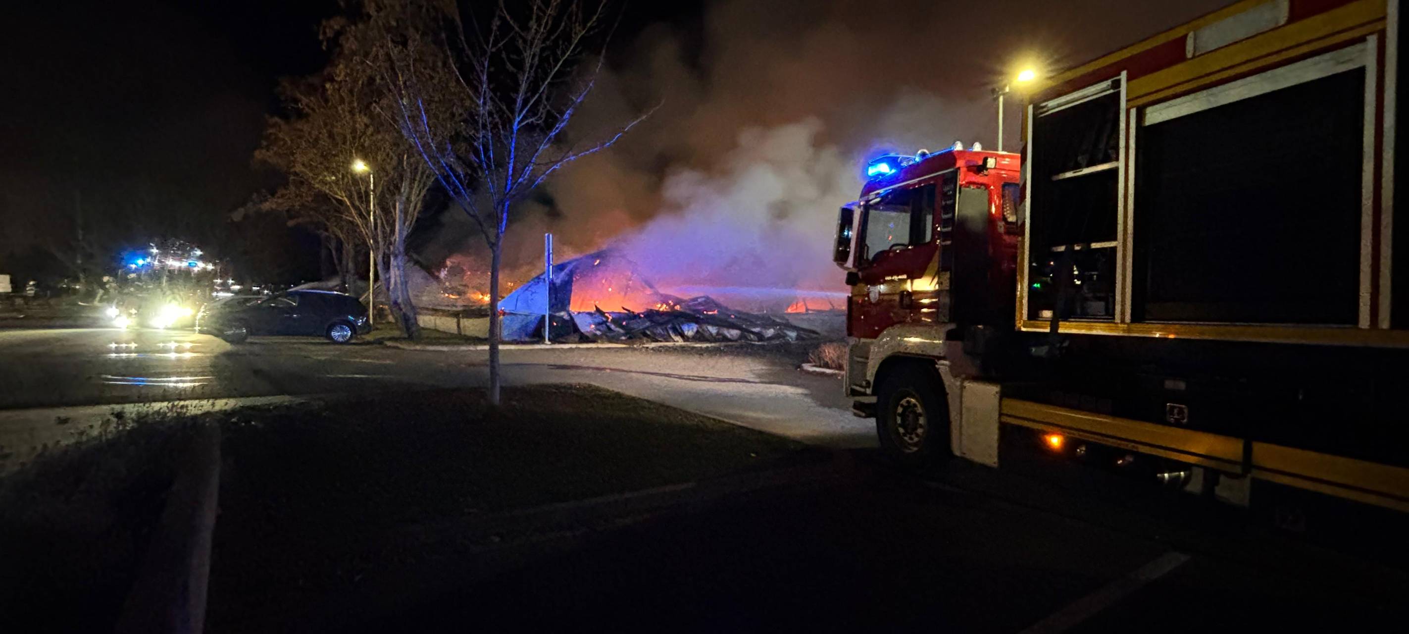 Großbrand der Tennishalle am Dasselwall in Soest