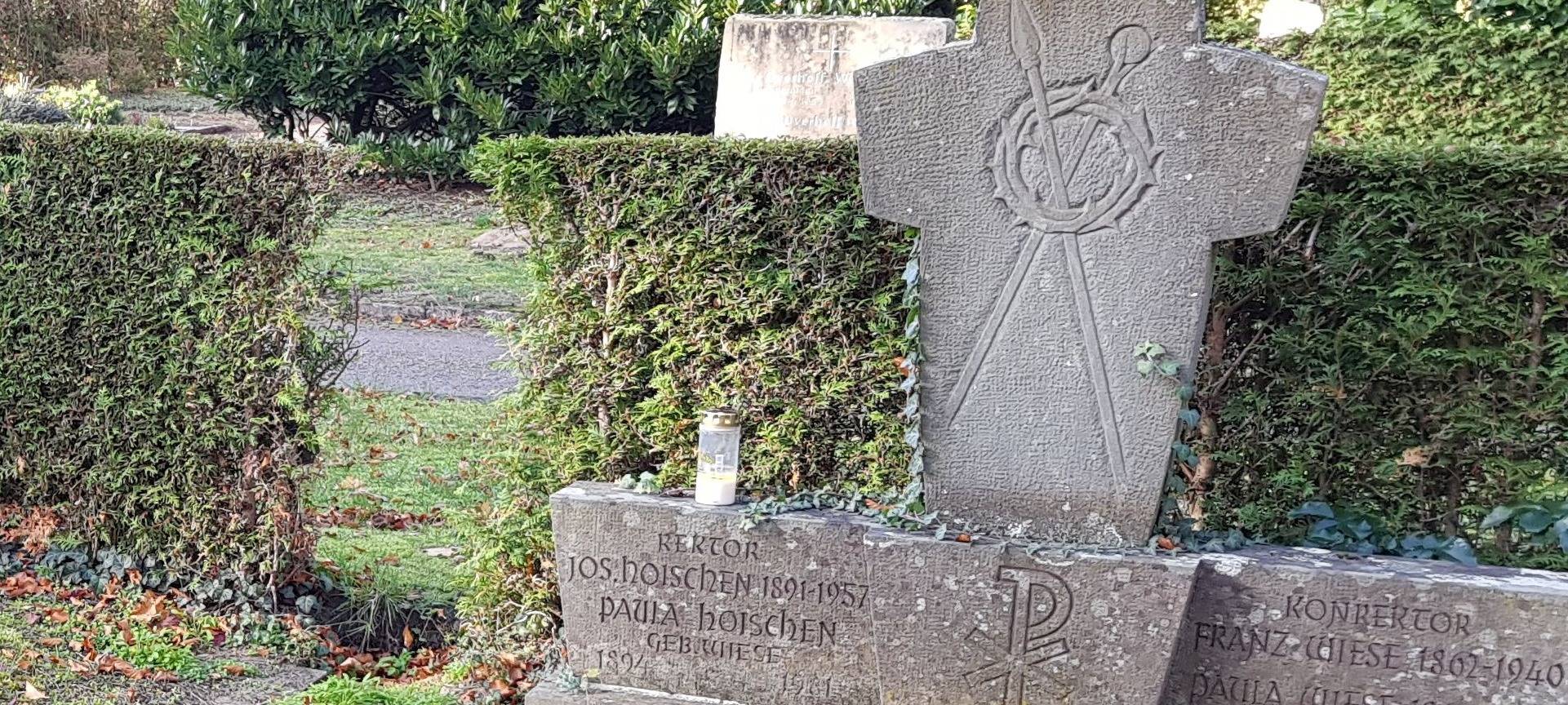 Grabmalkontrolle auf Anröchter Gemeindefriedhöfen