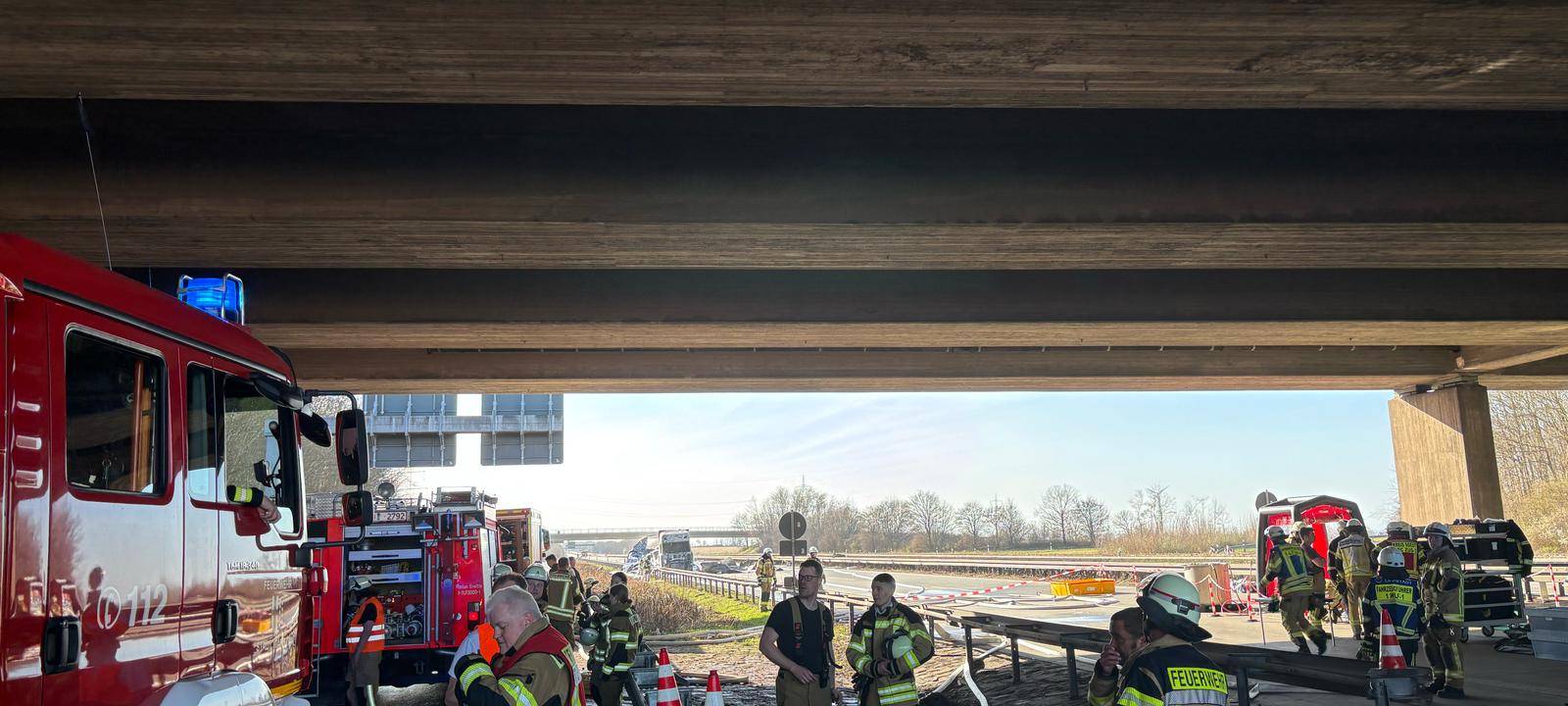 A44: LKW-Brand im Kreuz Erwitte-Anröchte