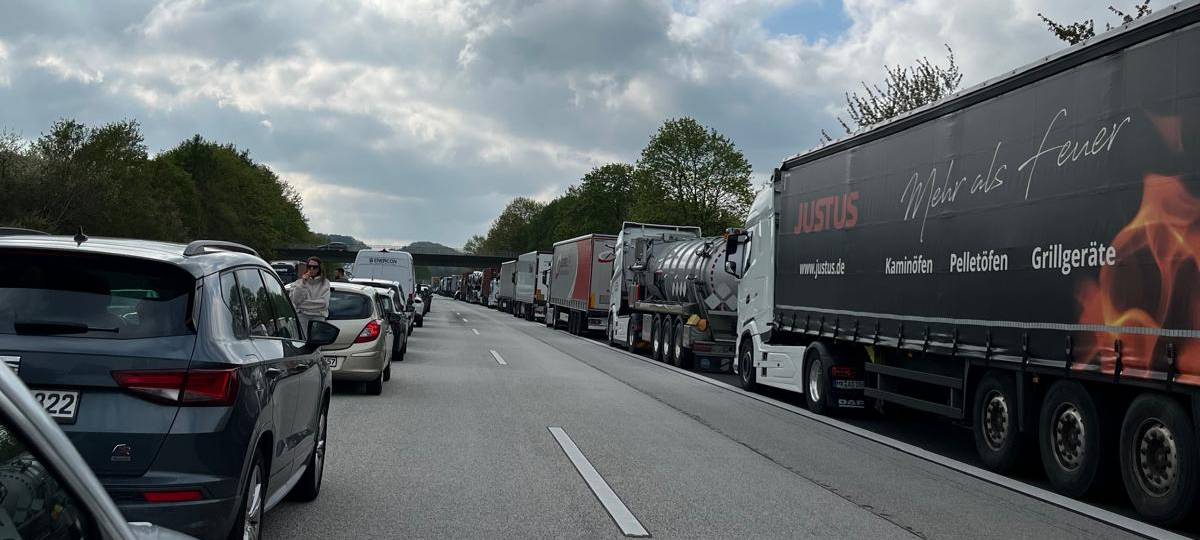 Folgeunfall auf der A44 nach Autobrand