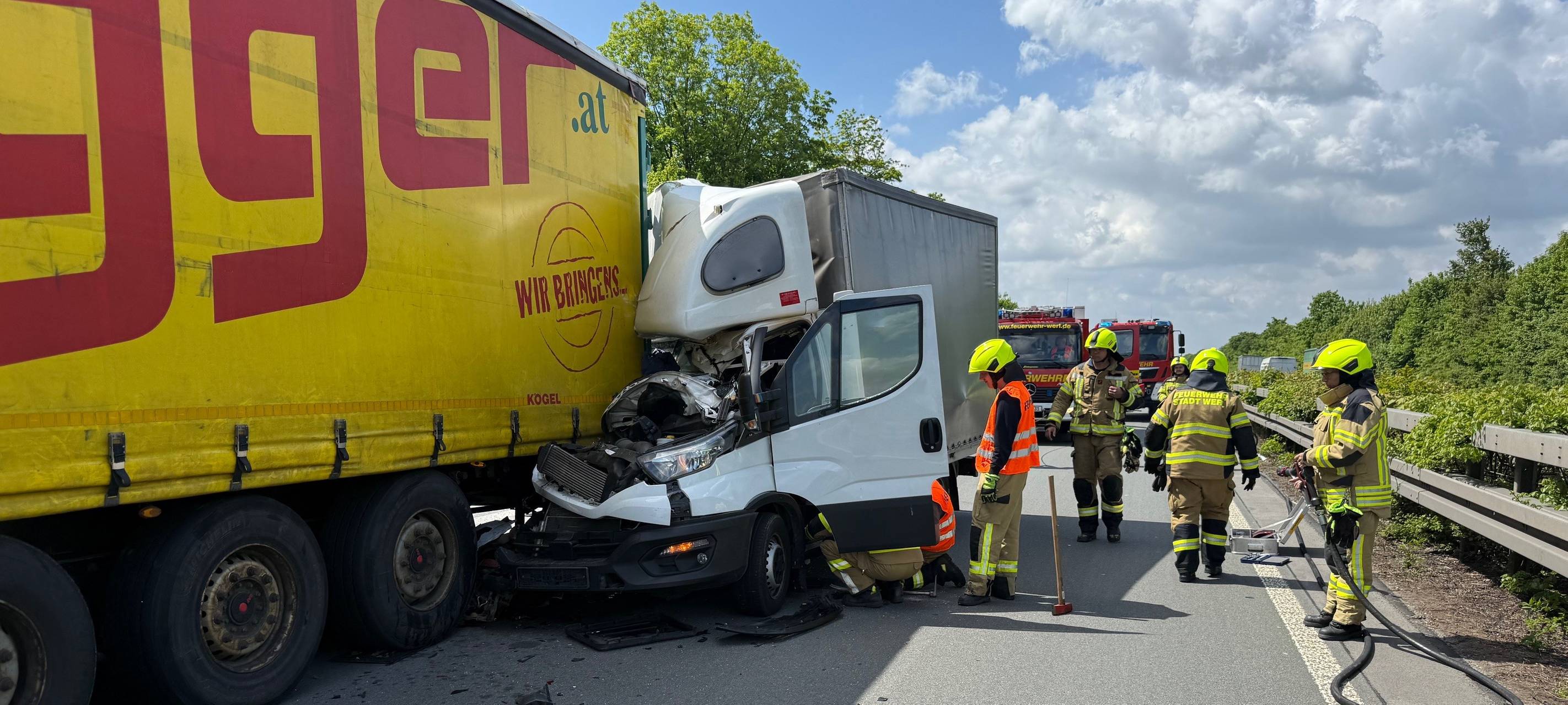 Auf der A44 ist es zwischen Werl-Süd und Soest in Fahrtrichtung Kassel am Mittwoch (07.05.) zu einem Auffahrunfall gekommen.