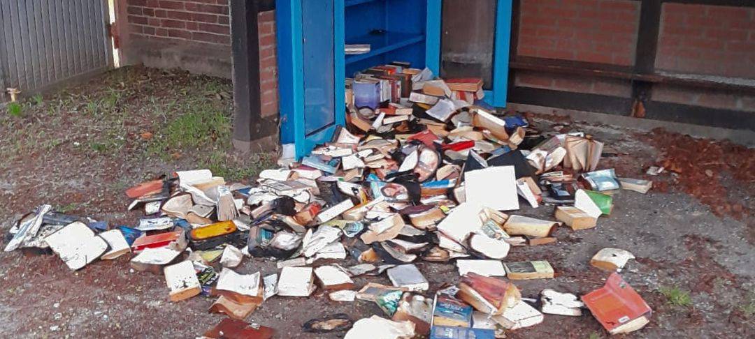 „Wieso macht man sowas?" Bücherschrank brennt in Klotingen