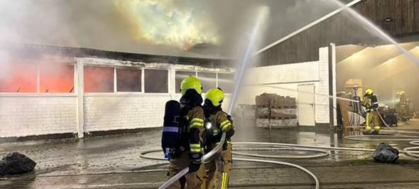 Lagerhalle in Rüthen in Brand