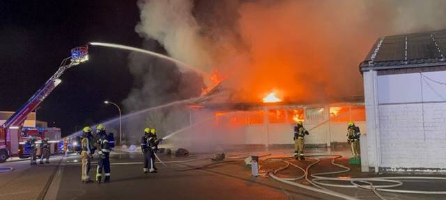Lagerhalle in Rüthen in Brand