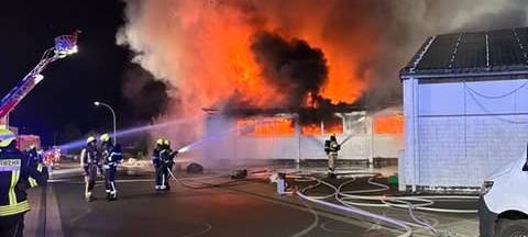 Lagerhalle in Rüthen in Brand