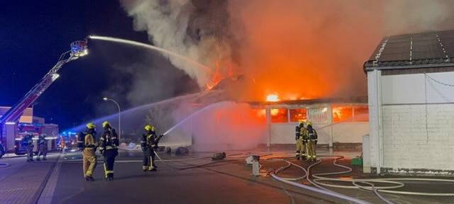 Lagerhalle in Rüthen in Brand