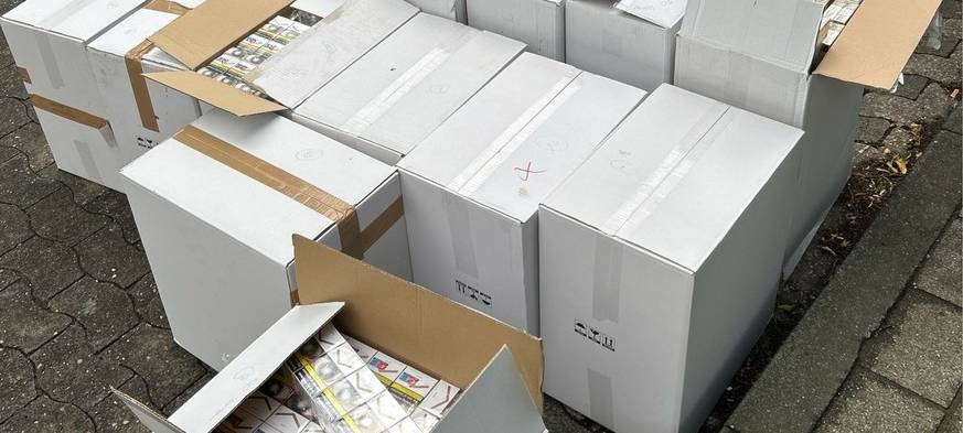 Zoll findet 150.000 geschmuggelte Zigaretten