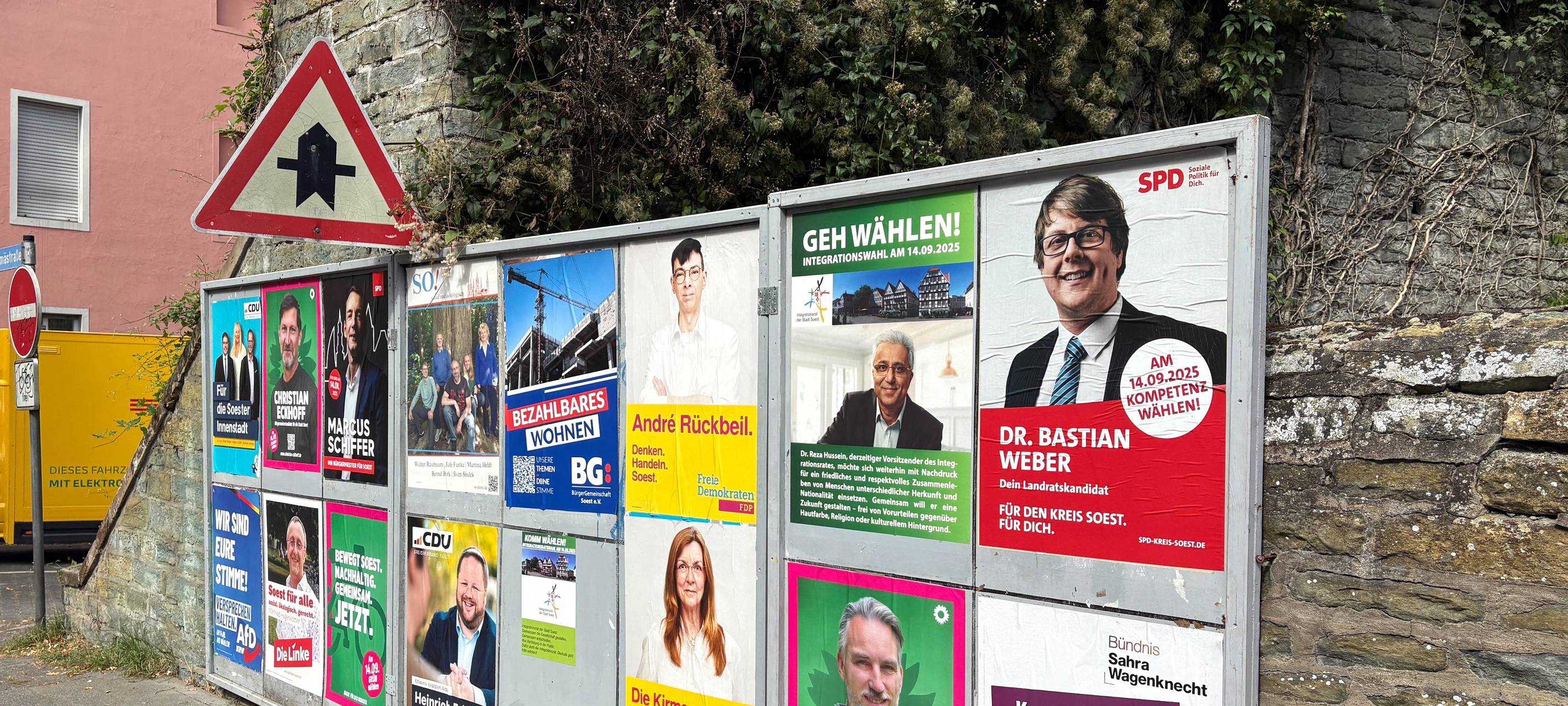 Serie von Sachbeschädigungen an Wahlplakaten im Kreis Soest