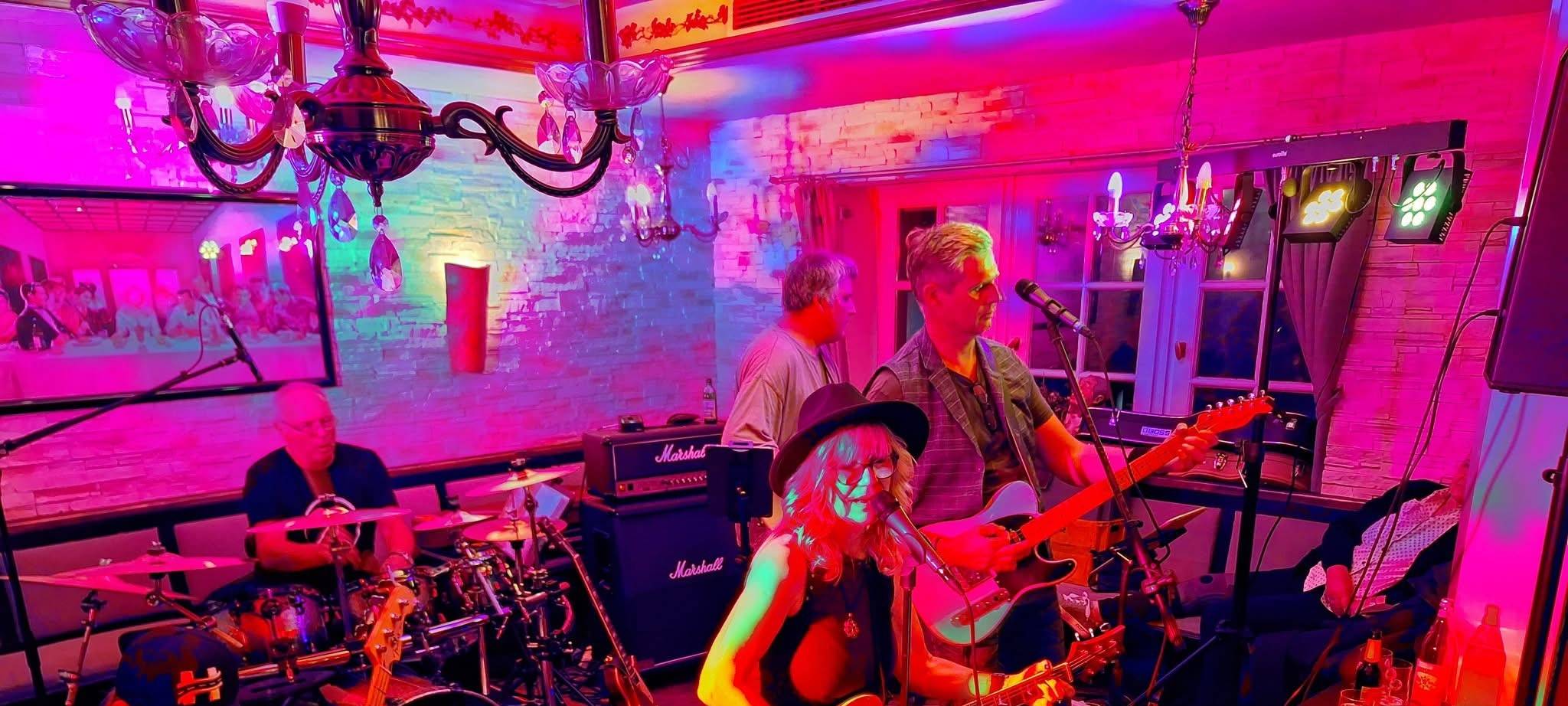 Warstein feiert ausgelassen bei erster WarsteinNacht