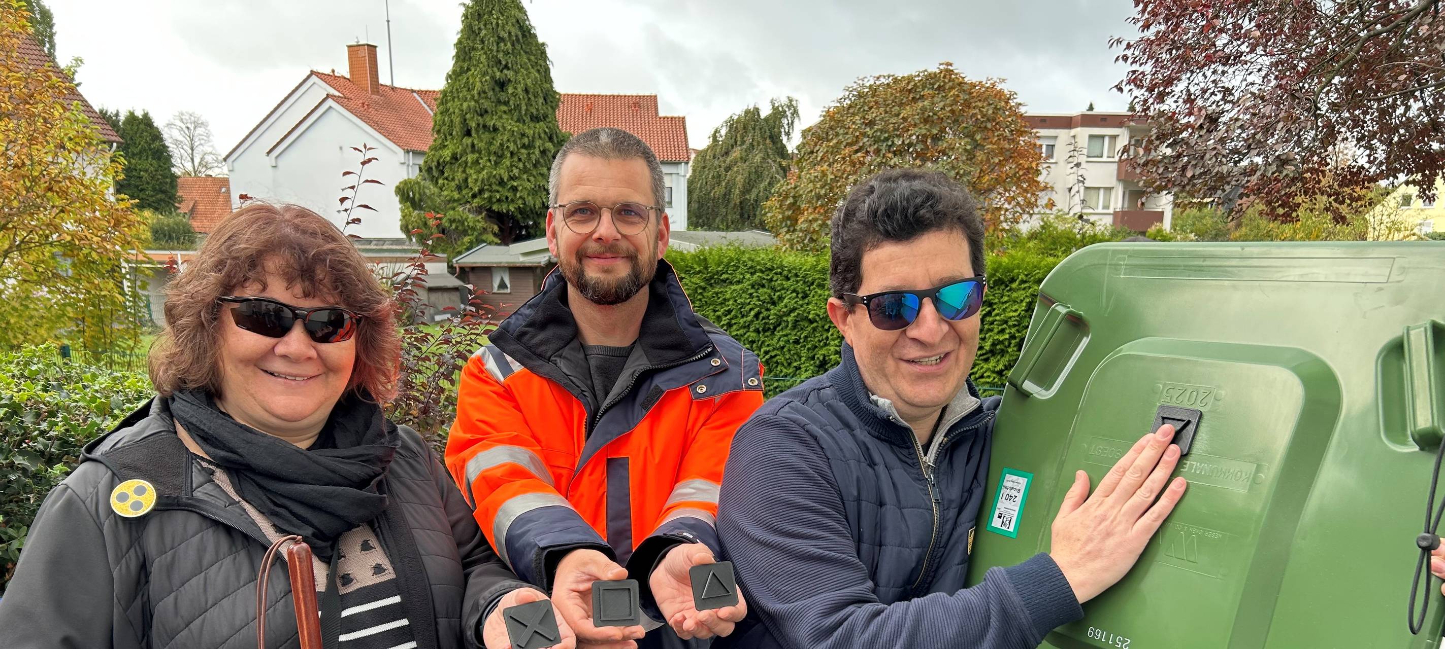 Mülltrennung mit Gefühl: Soest hilft sehbehinderten Bürgern
