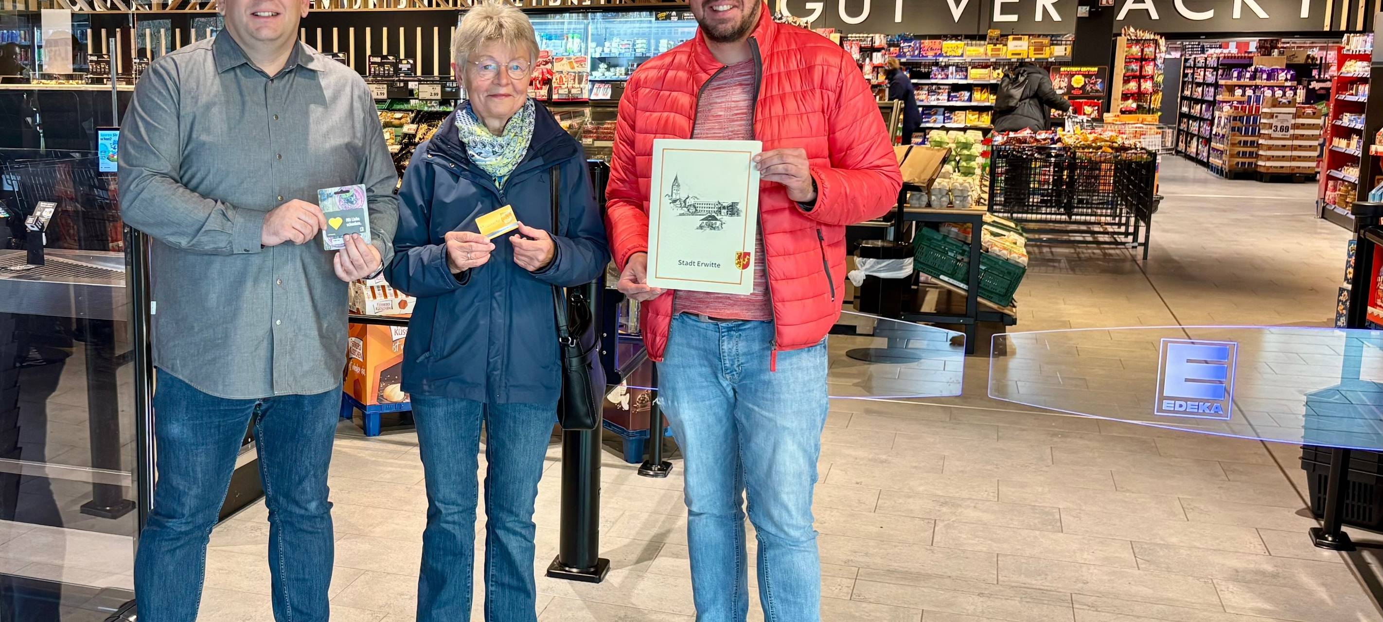 Einsatz mit Herz: Elisabeth Hollenbeck wurde für ihr langjähriges Engagement in Bad Westernkotten mit der 333. Ehrenamtskarte der Stadt Erwitte ausgezeichnet.