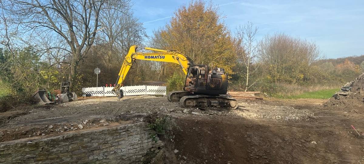 Abgebrannter Bagger.