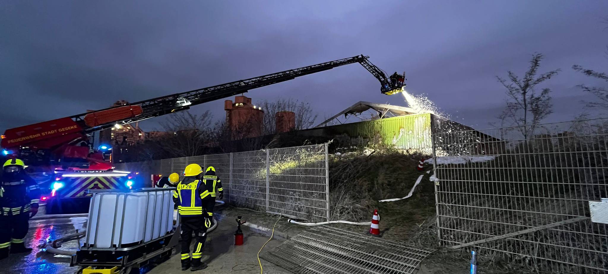 Rauch und Ruß nach Brand in Erwitte