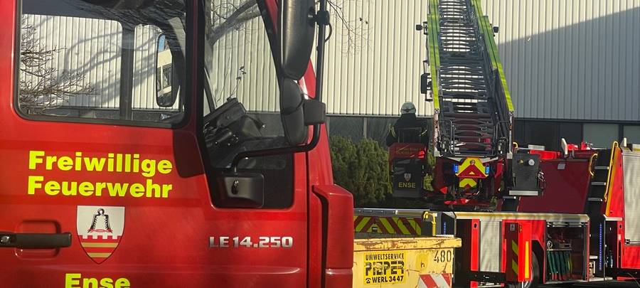 Brand in Ense-Höingen: Absauganlage in Flammen