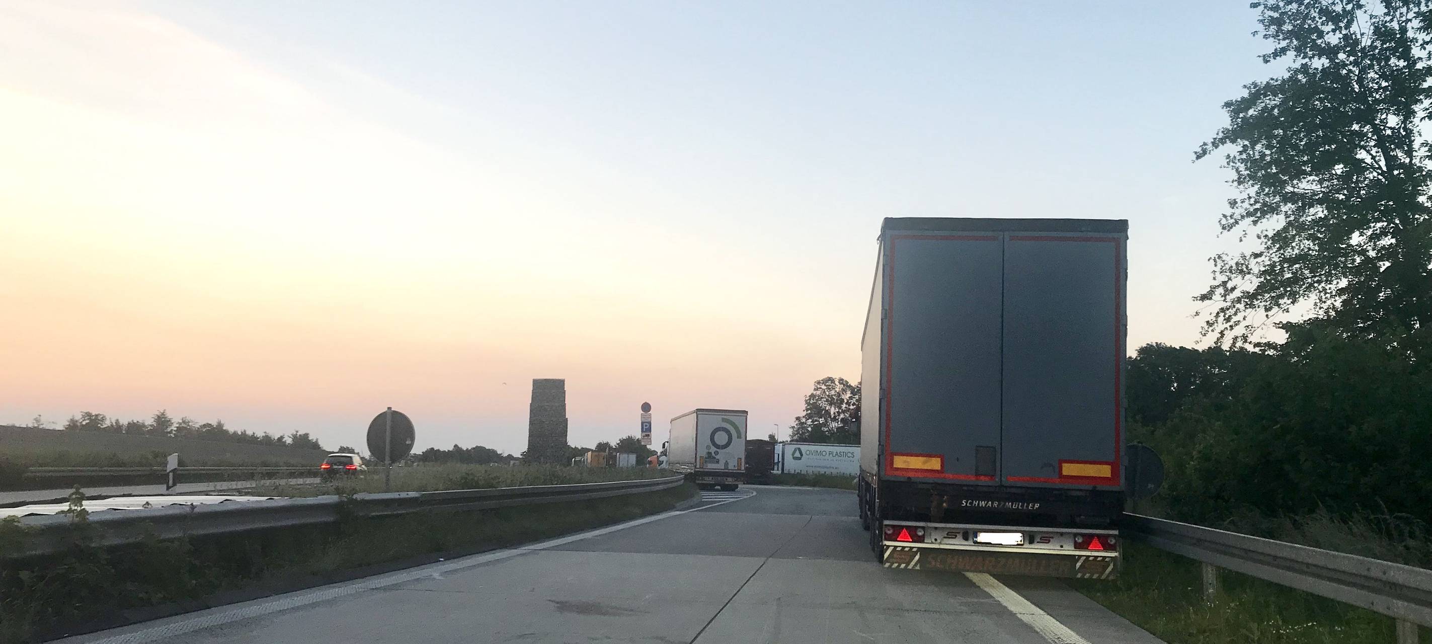 Zu wenig Parkmöglichkeiten für LKW im Kreis Soest