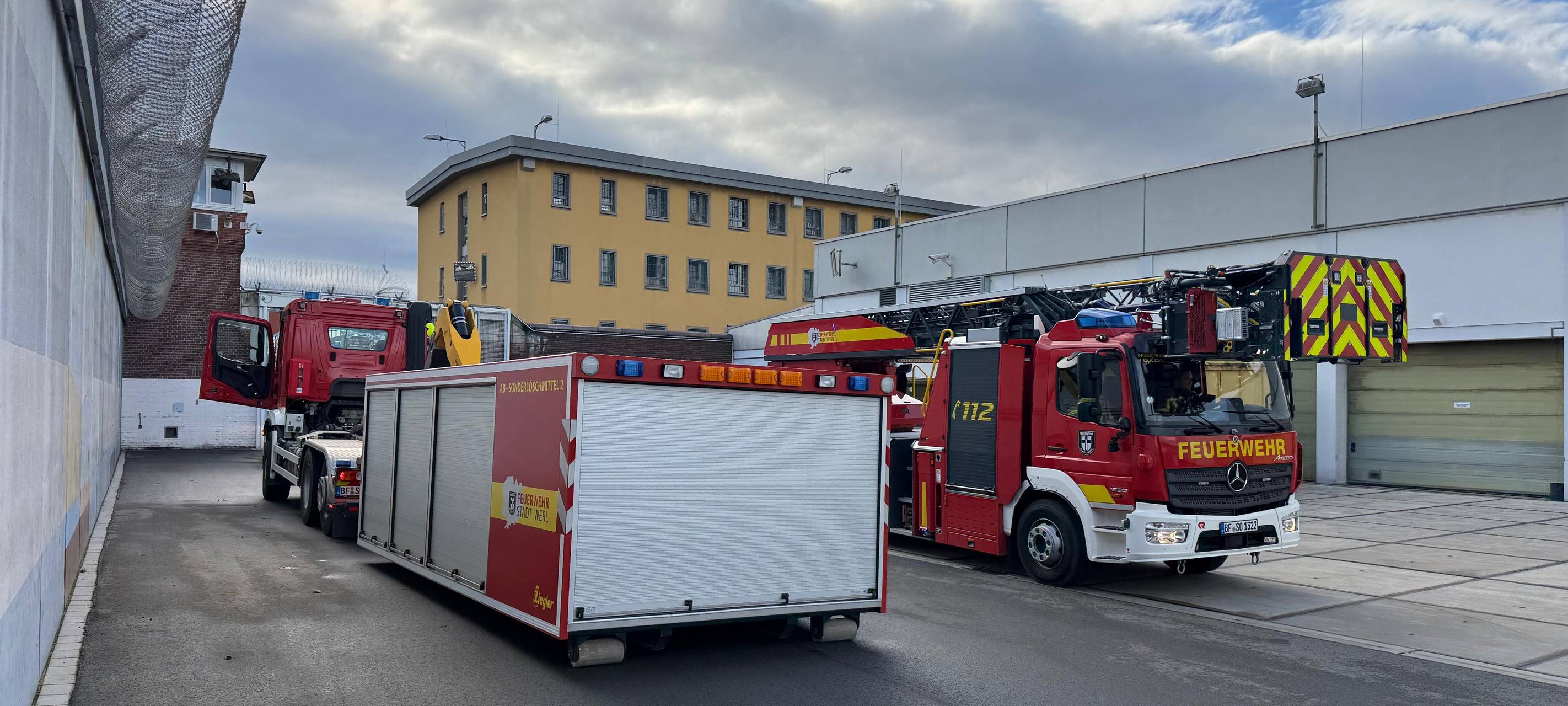 Feuerwehr rückt zu JVA-Alarm aus