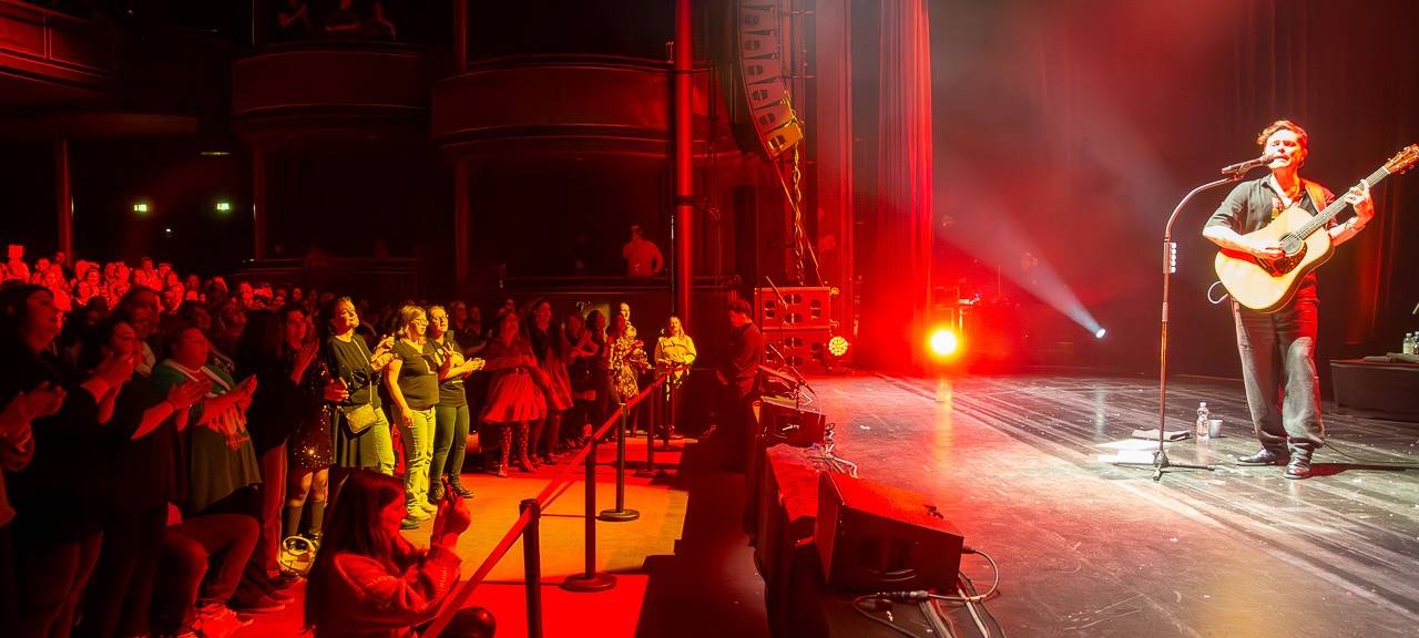 Lichtblicke Weihnachtskonzert: Über 165.000 Euro für den guten Zweck! - Michael Patrick Kelly hautnah