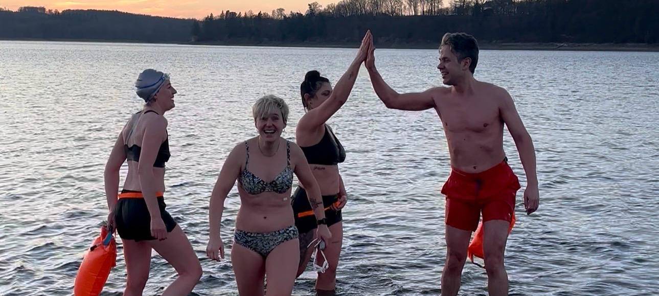 Miriams Eisschwimmen: Ein Jahr für den guten Zweck