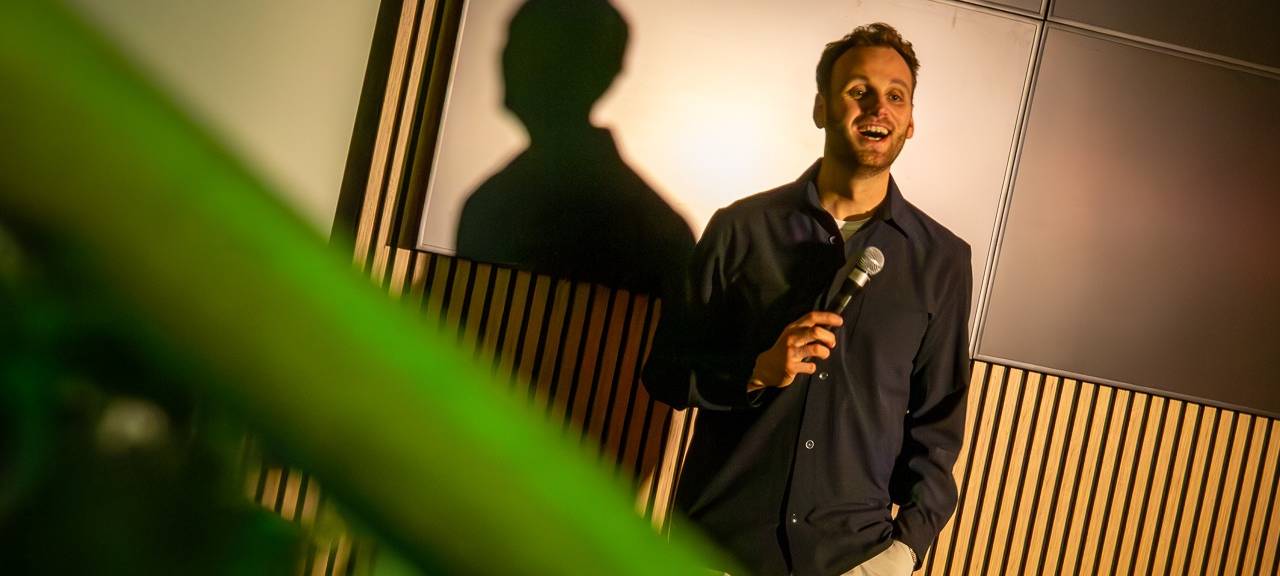 Leon Windscheid – hautnah: Ein unvergesslicher Abend für Aktion Lichtblicke