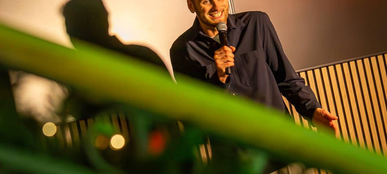 Leon Windscheid – hautnah: Ein unvergesslicher Abend für Aktion Lichtblicke