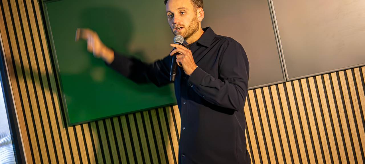 Leon Windscheid – hautnah: Ein unvergesslicher Abend für Aktion Lichtblicke