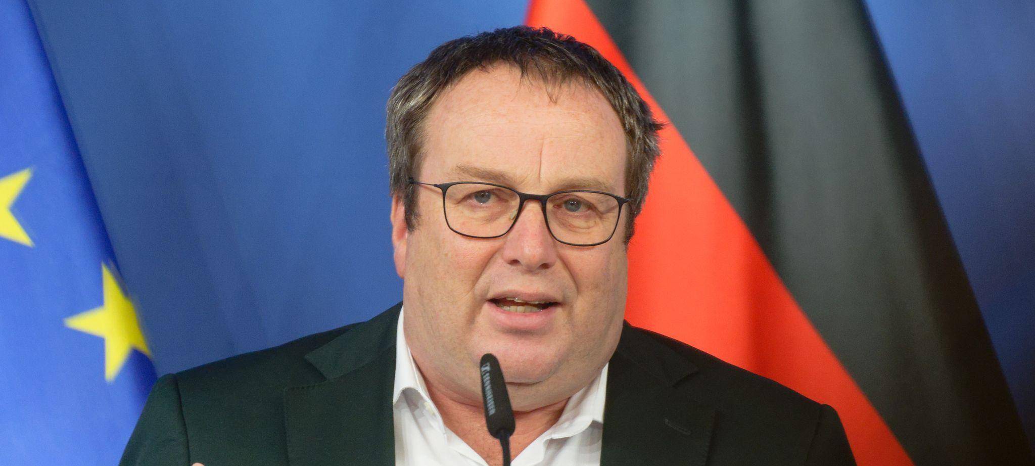 Verkehrsminister Krischer zur Reform des Schienennahverkehrs