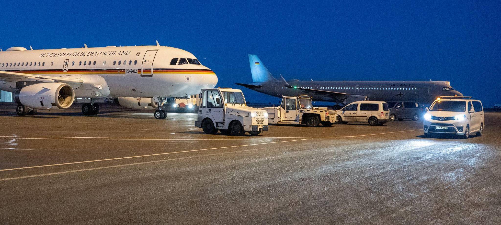 Außenminister Wadephul fliegt in die USA - Zwischenstopp Island