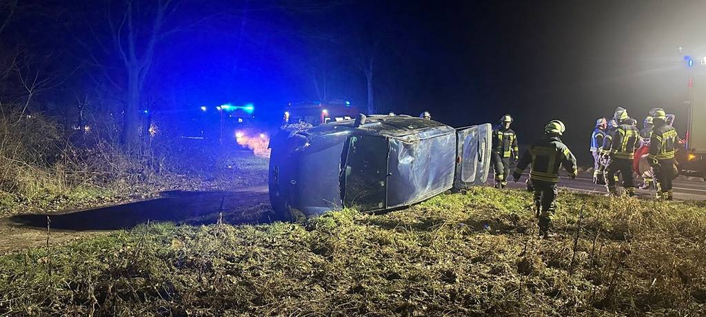 Glück im Unglück: Auto landet auf der Seite in Herzfeld