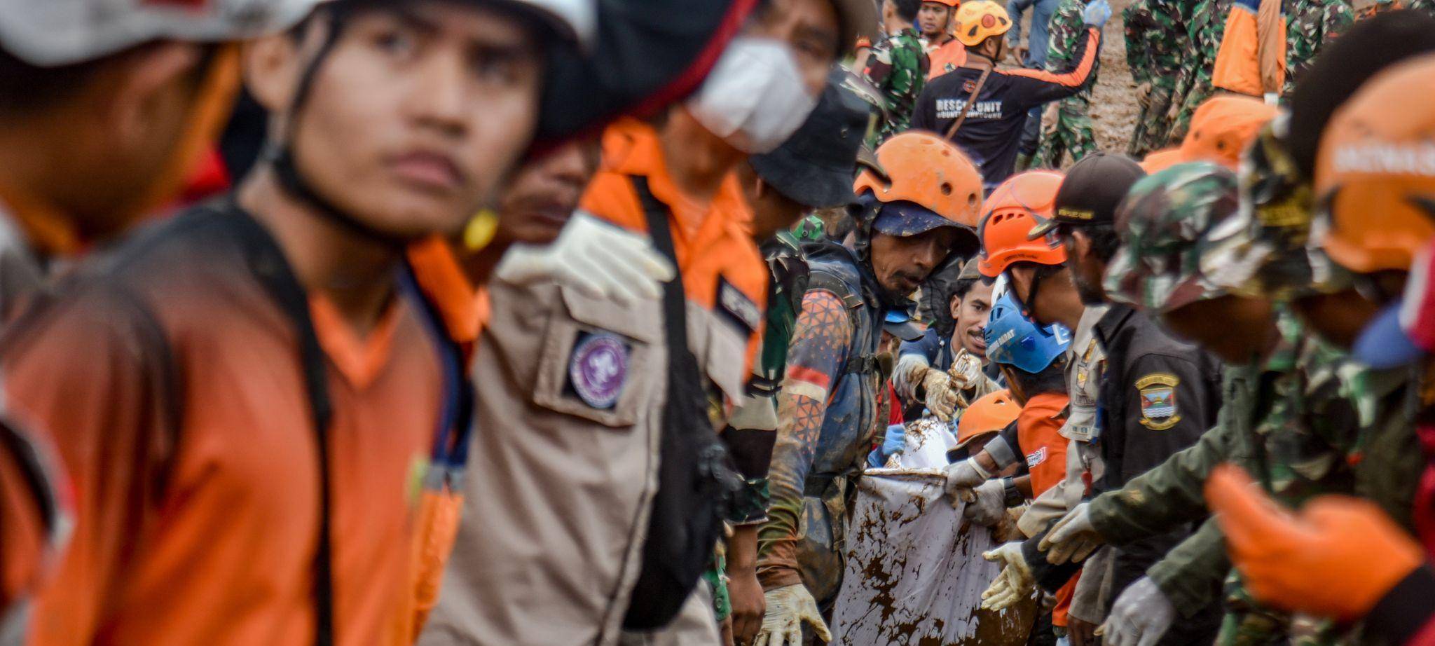 Nach dem Erdrutsch in Indonesien
