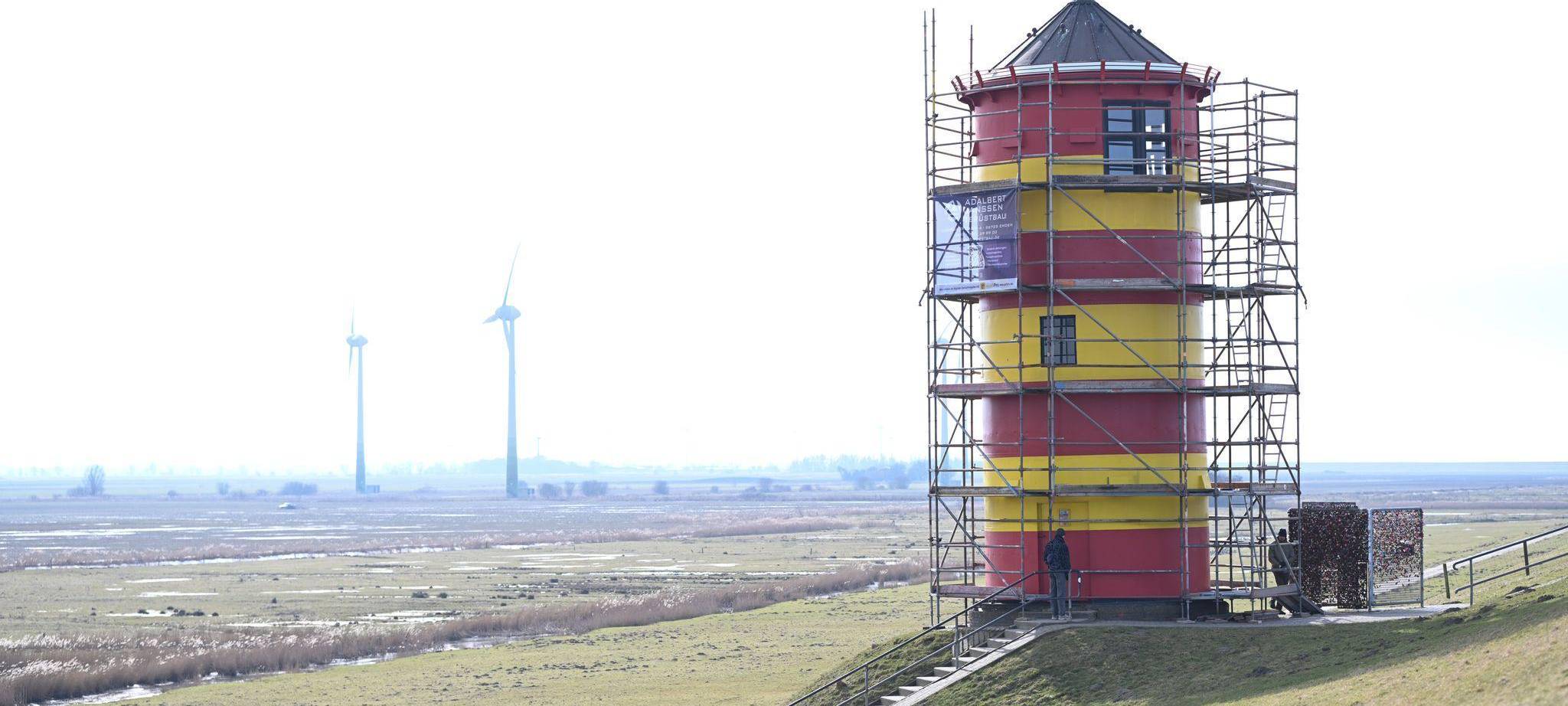 Pilsumer Leuchtturm bekommt Neuanstrich