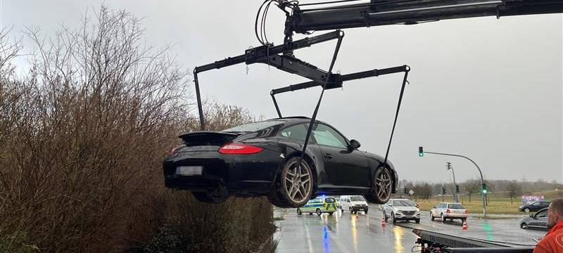 Erwitte: 27-Jähriger flüchtet mit Porsche vor Polizei