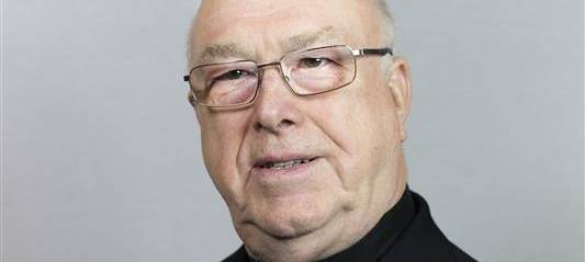 Missbrauchsstudie: Ehemaliger Erzbischof bittet um Vergebung